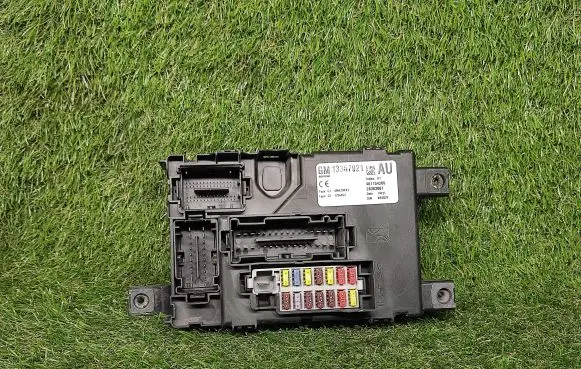 Opel Corsa D Power management control unit 13367921 13367921AU