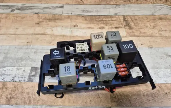 Volkswagen Fox Fuse box set 6Q0972595A
