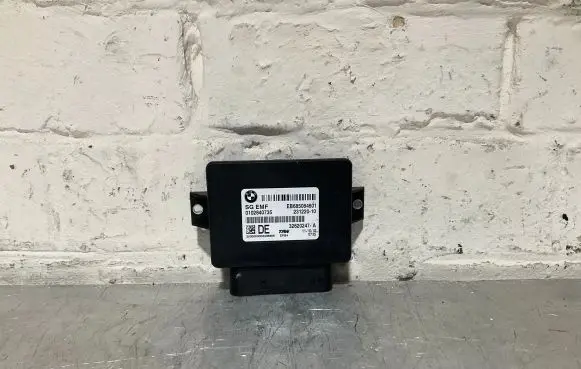 BMW 5 F10 F11 Hand brake control module 6850846 32620247A 0102840735