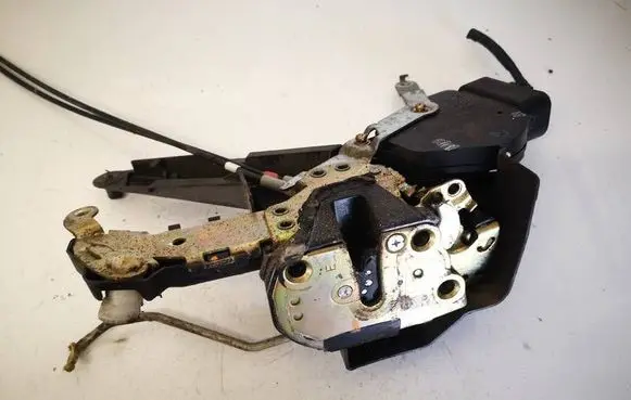 Toyota Corolla Verso E121 Front door lock 