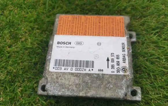 Volkswagen PASSAT B5 Airbag control unit/module 3B0959655 0285001173
