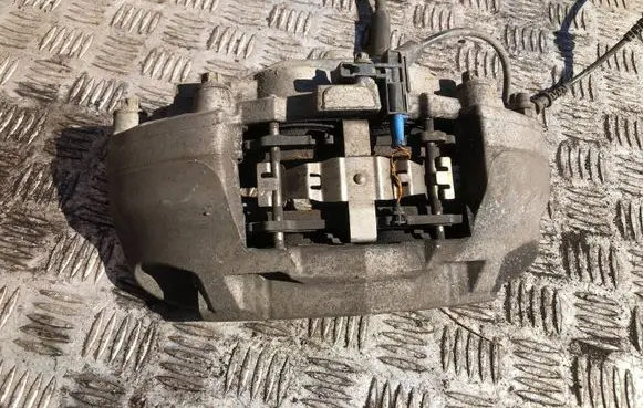 Mercedes-Benz C W205 Front brake caliper