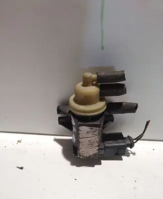 Audi A3 S3 8P Vacuum valve 