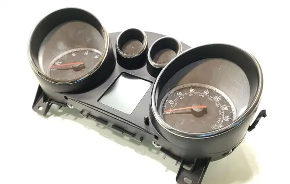 Opel Zafira C Speedometer (instrument cluster) 13374936 600775881