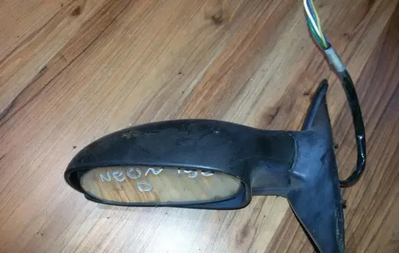Chrysler Neon I Front door electric wing mirror E13011674