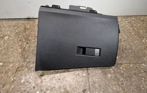 Glove box