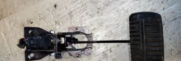 Subaru Forester SG Brake pedal 608266H