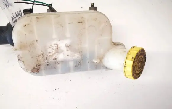 Chrysler Pacifica Brake fluid reservoir 