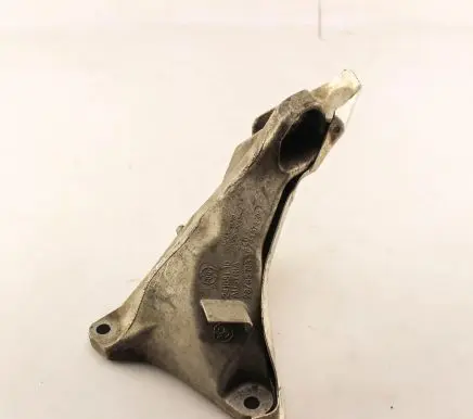 BMW 1 E81 E87 Engine mounting bracket 6764574