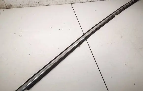 Toyota Avensis T250 Rear door glass trim molding 