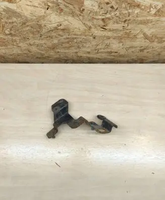Porsche Cayenne (92A) Fender mounting bracket 