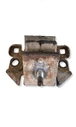 Nissan Pathfinder R51 Engine mount bracket 
