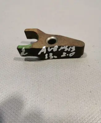 Toyota Avensis T270 Fuel Injector clamp holder