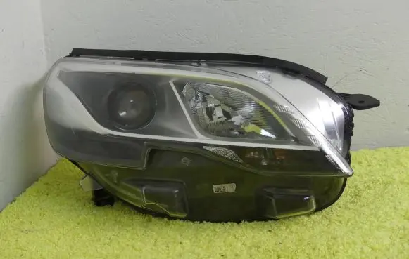 Peugeot Traveller Headlight/headlamp 9808235780