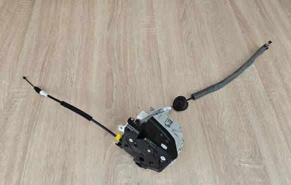 Audi A6 S6 C7 4G Front door lock 8J1837016E