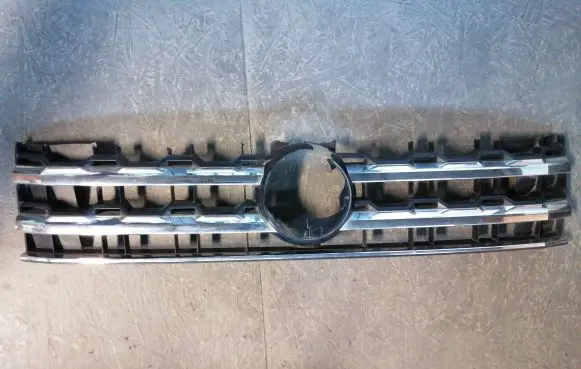 Volkswagen Atlas Front bumper upper radiator grill 17a853653e