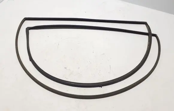 Mercedes-Benz Vito Viano W639 Rubber seal front coupe door window A6396710121