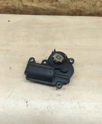 Mercedes-Benz CLS C257 Intake manifold valve actuator/motor A2139068601