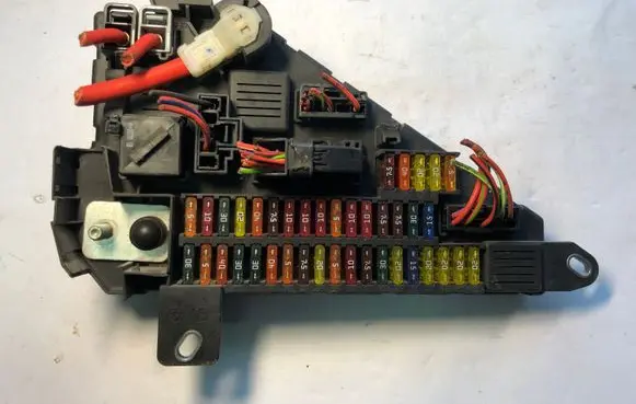 BMW 5 E60 E61 Fuse module 9138830 913883001 518956057