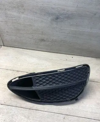 Mercedes-Benz E W212 Front fog light trim/grill A2128852822