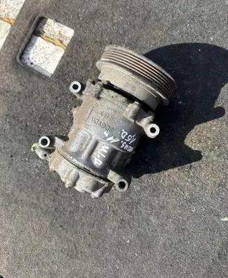 Renault Modus Air conditioning (A/C) compressor (pump) 8200953359A