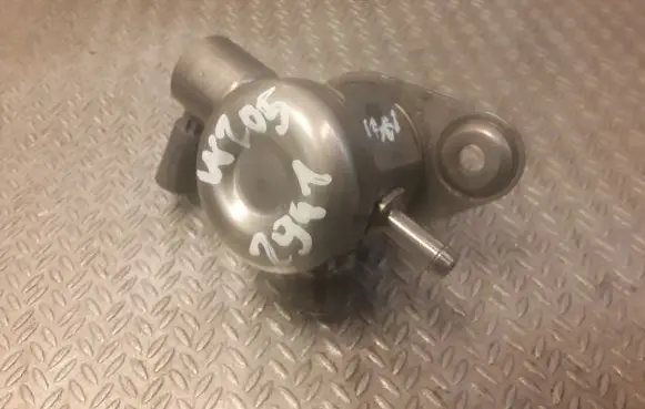 Mercedes-Benz C W205 Mechanical fuel pump 2740700501 A2740700501