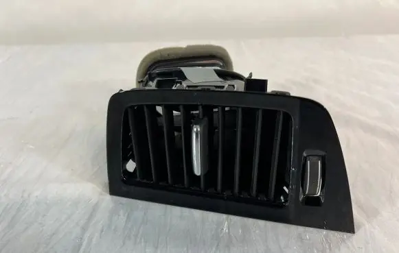 Volvo XC90 Dash center air vent grill 31651283