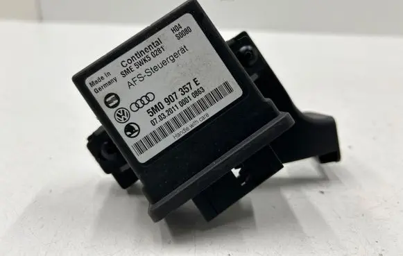 Volkswagen Touran II Light module LCM 5M0907357E 5WK50281
