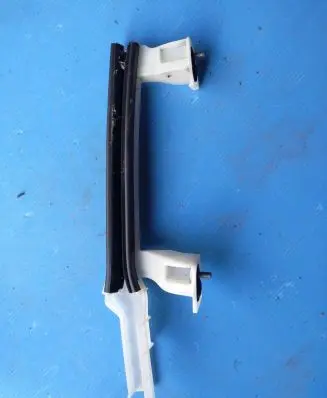 Citroen DS3 Front door windshield rail 