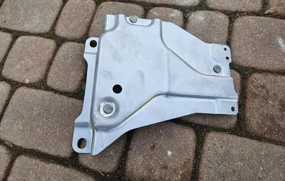 Toyota Highlander XU70 Rear differential/diff mount bracket 55B