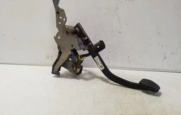 Ford Kuga II Clutch pedal AV617B633HE