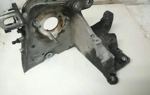 Opel Vectra C Engine mounting bracket 55196092