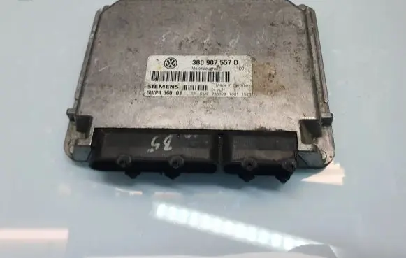 Volkswagen PASSAT B5 Engine control unit/module 3B0907557D 5WP436001