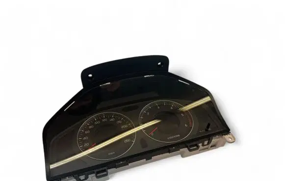 Volvo V70 Speedometer (instrument cluster) 31270899AA