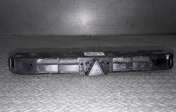 Opel Astra H Hazard light switch 13100109