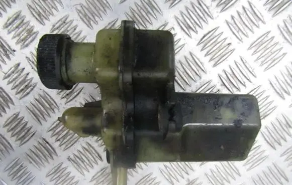 Mazda 3 I Power steering fluid tank/reservoir