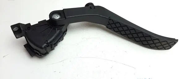 Porsche Cayenne (9PA) Accelerator throttle pedal 7L0723507D M8971
