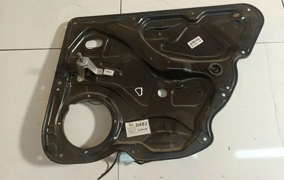 Volkswagen PASSAT B6 Front door electric window regulator 