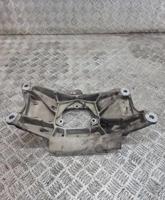Gearbox mounting bracket