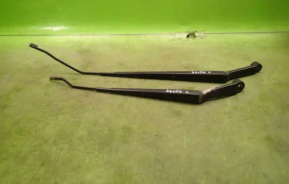 Suzuki SX4 Front wiper blade arm