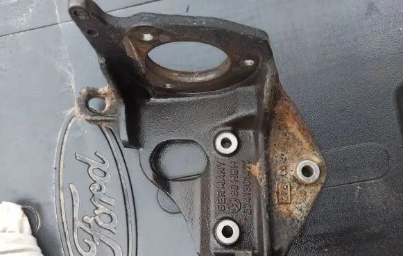 Volkswagen II LT Engine mounting bracket 074130147C