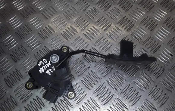 Nissan Micra C+C Accelerator throttle pedal 18002AX700