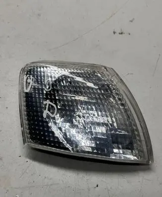 Volkswagen PASSAT B5 Front indicator light 010337