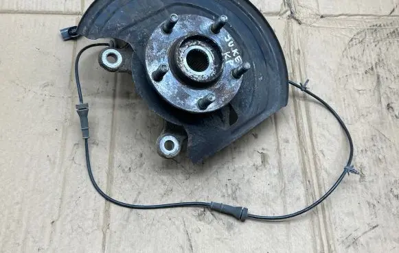Nissan Juke I F15 Front wheel hub 479101KA0A 54250X11A1