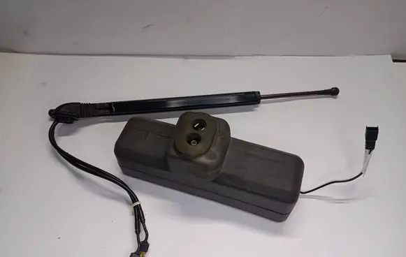 Opel Insignia A Shock absorber/damper mounting bracket 13338838 B081320