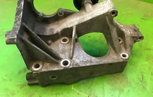 Seat Alhambra (Mk1) Engine mounting bracket 95WF19K341AE 19K341AE