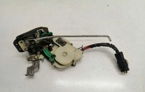 KIA Sorento Front door lock