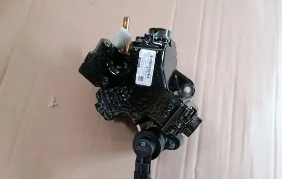 Opel Astra L Fuel injection high pressure pump 0445010256T