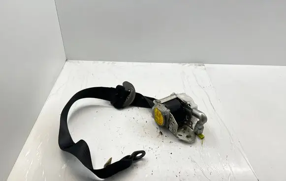 Toyota RAV 4 (XA30) Front seatbelt 2J082531