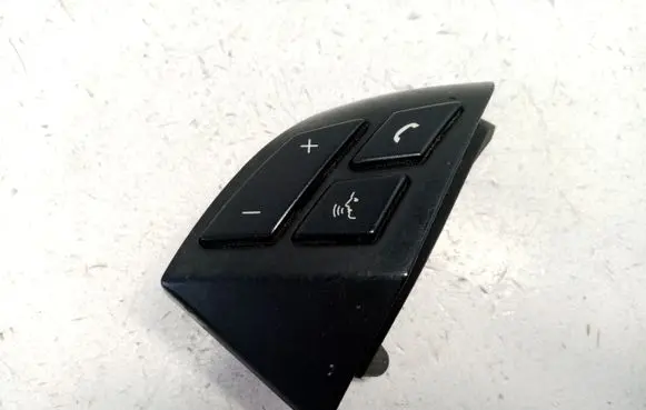 Steering wheel buttons/switches